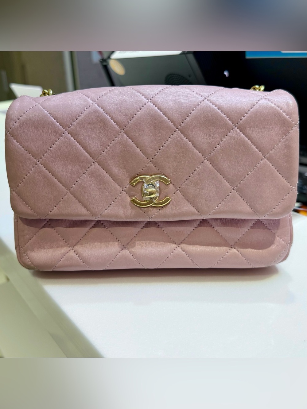 CHANEL Soft Pink Classic Quilted Lambskin Shoulder Bag with Gold Chain - Picture 7 of 11